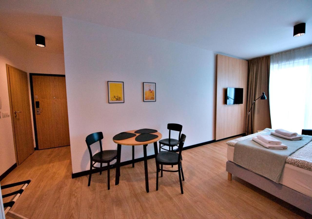 Bk Aparthotel Praga - National Stadium - Comfortable Apartment For 4 People 华沙 外观 照片
