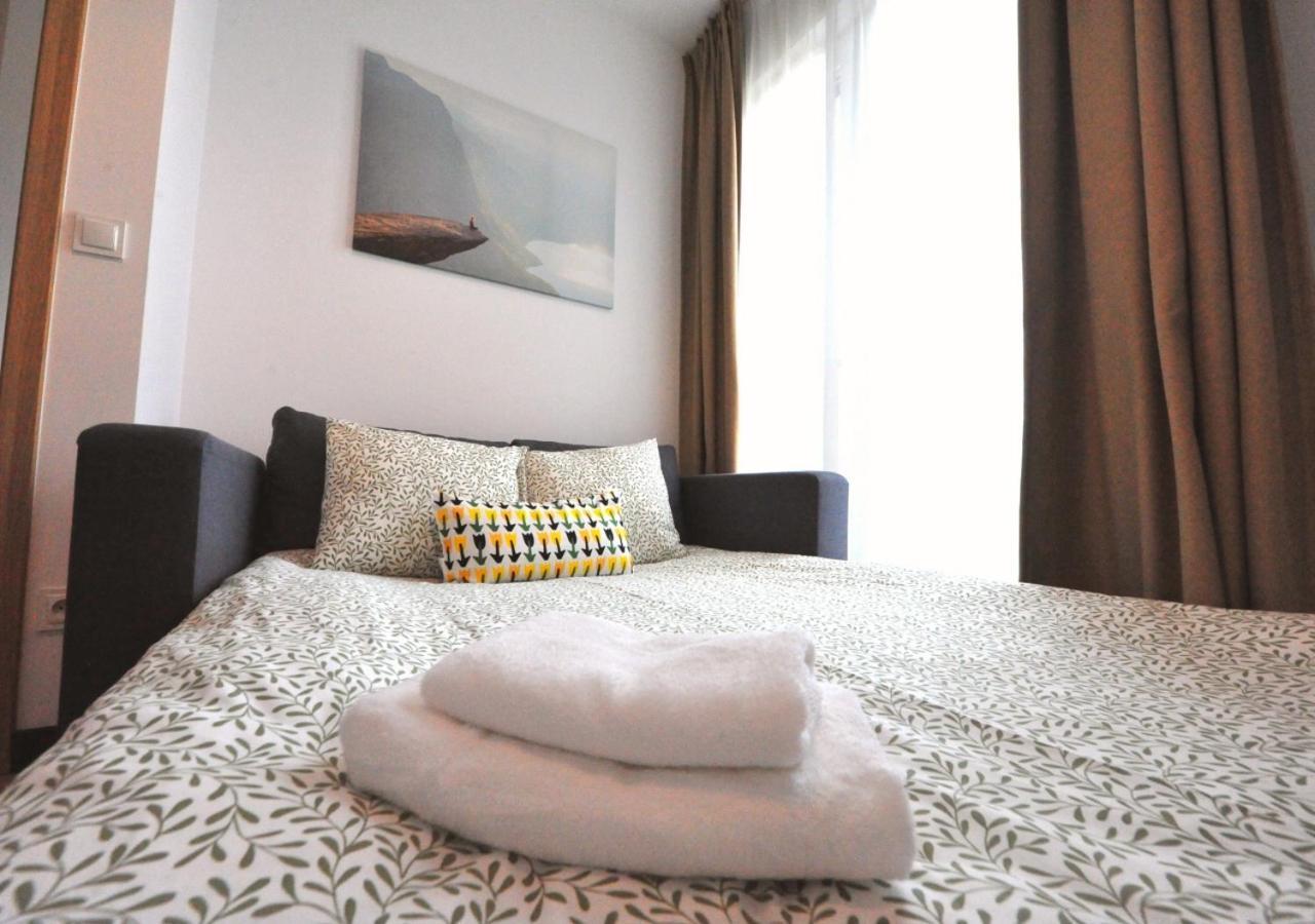 Bk Aparthotel Praga - National Stadium - Comfortable Apartment For 4 People 华沙 外观 照片