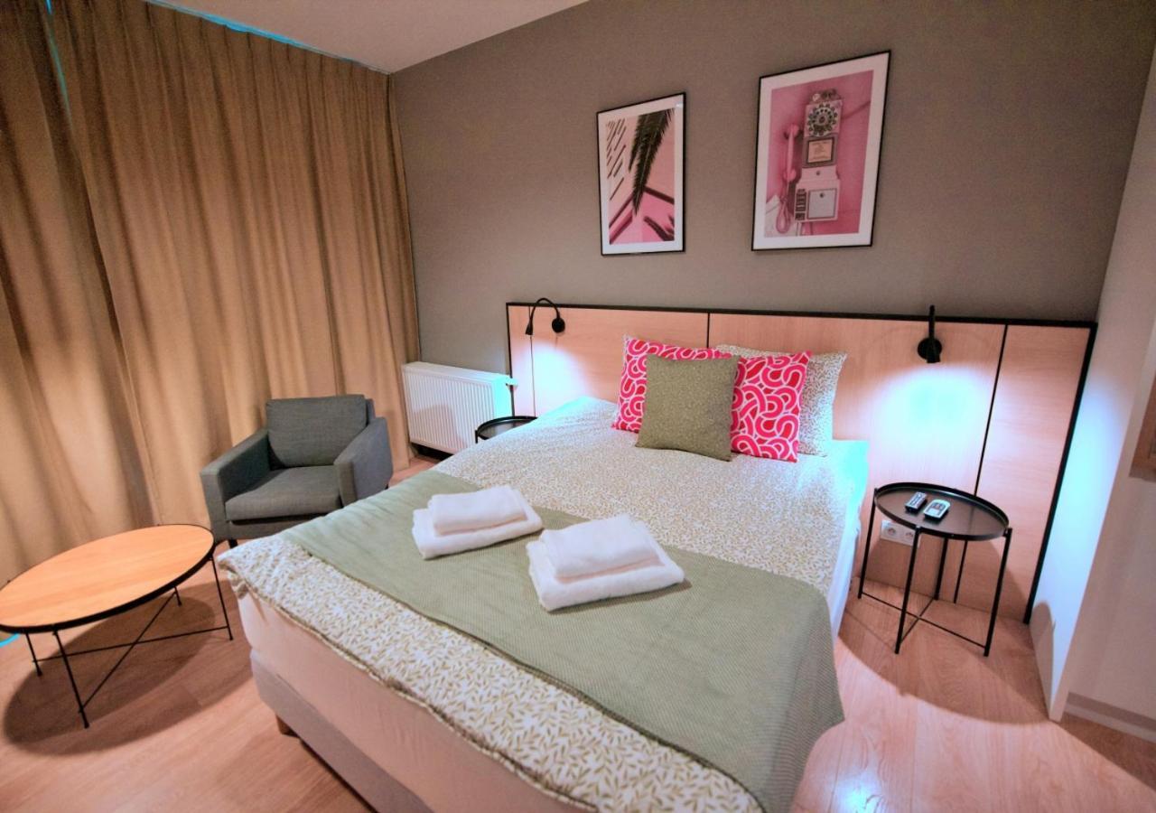 Bk Aparthotel Praga - National Stadium - Comfortable Apartment For 4 People 华沙 外观 照片